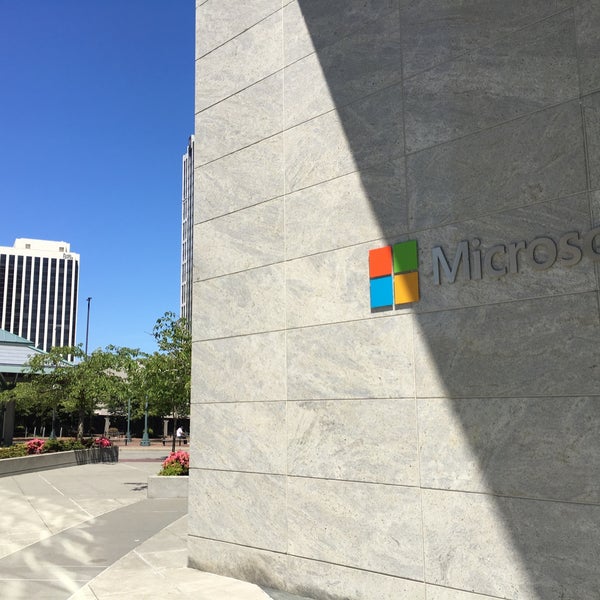 Foto diambil di Microsoft City Center Plaza oleh Josh v. pada 7/8/2017
