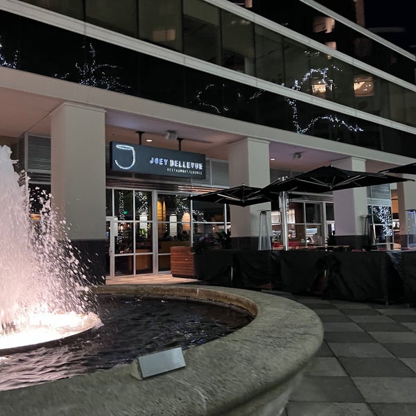 JOEY Bellevue Lounge