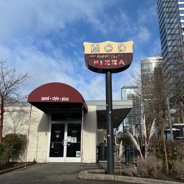 1/31/2022 tarihinde Josh v.ziyaretçi tarafından Mod Pizza'de çekilen fotoğraf