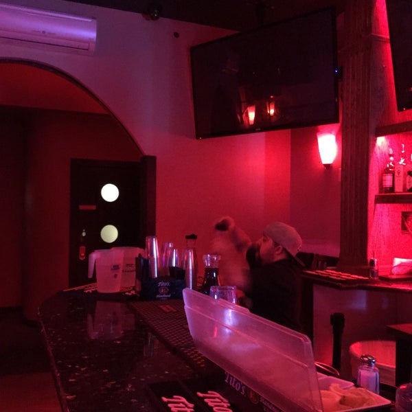 Foto tirada no(a) Sarajevo Lounge por Josh v. em 3/19/2017