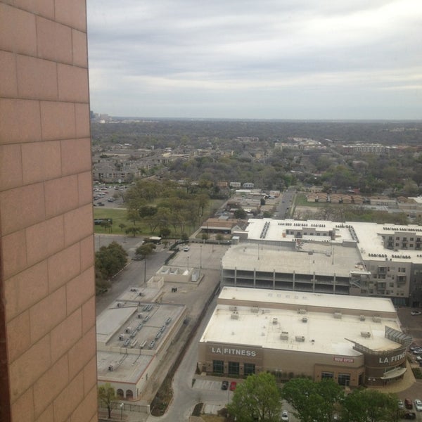 Foto scattata a The Tower at Cityplace da Josh v. il 3/21/2013