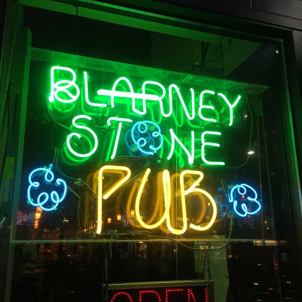 Photo prise au Blarney Stone Pub &amp; Restaurant Seattle par Josh v. le12/24/2018
