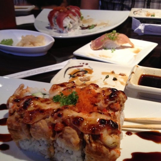Foto tirada no(a) Asahi Sushi por Jeanne W. em 10/6/2012