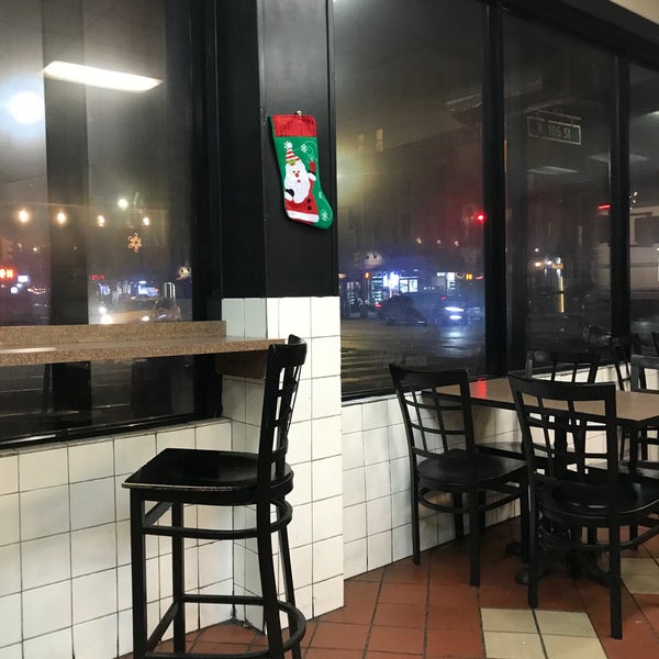 Foto scattata a Mama&#39;s Pizzeria da Phil M. il 12/22/2019
