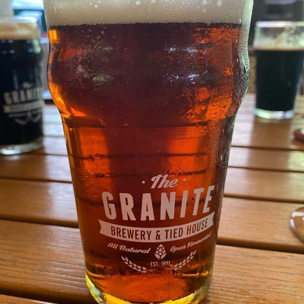 รูปภาพถ่ายที่ Granite Brewery โดย Andrew D. เมื่อ 7/29/2021