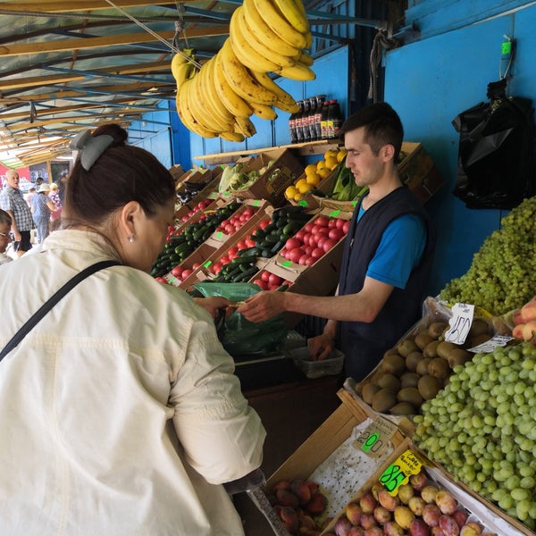 Ленинский рынок zielinski. Рынок в ленинском районе. Рынок где продают фрукты. Ленинский рынок челябинск. Рынок города щелкино.