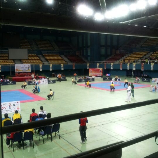 Stadium Tertutup Nilai Athletics Sports