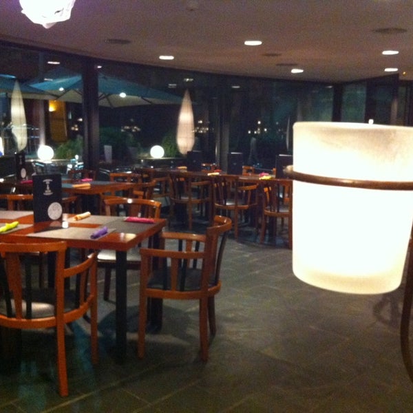 รูปภาพถ่ายที่ Restaurante Burg &amp; Gintonic โดย Hotel Vila de Caldes เมื่อ 11/17/2013