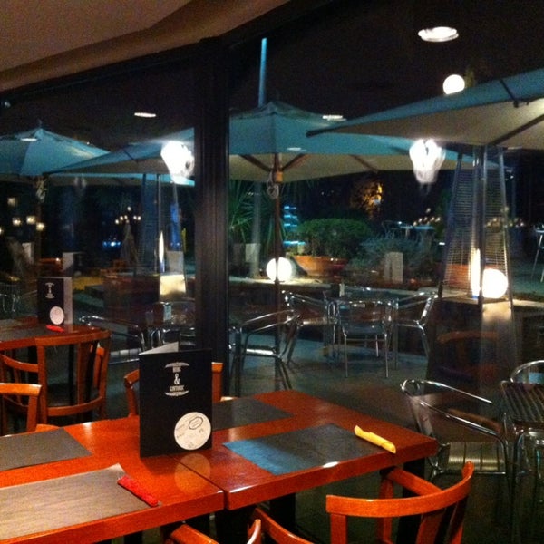 รูปภาพถ่ายที่ Restaurante Burg &amp; Gintonic โดย Hotel Vila de Caldes เมื่อ 11/17/2013