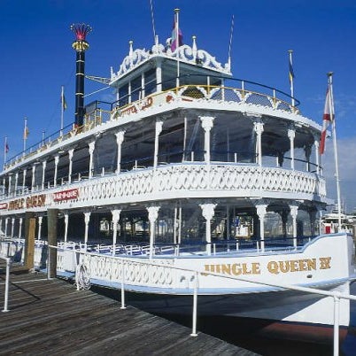 7/17/2014 tarihinde Jungle Queen Riverboatziyaretçi tarafından Jungle Queen Riverboat'de çekilen fotoğraf