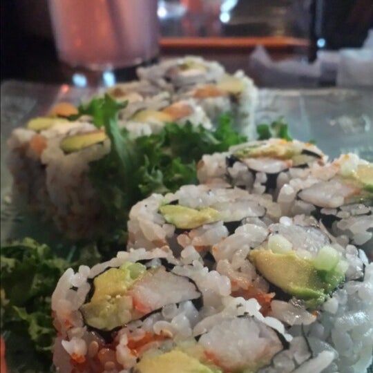 Foto diambil di Shinto Japanese Steakhouse &amp; Sushi Bar oleh Stephanie K. pada 2/25/2014