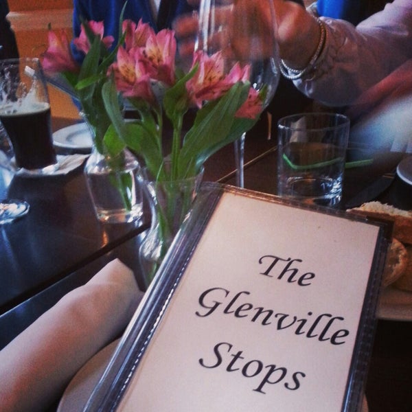 Foto tirada no(a) The Glenville Stops por Deanna em 4/25/2014