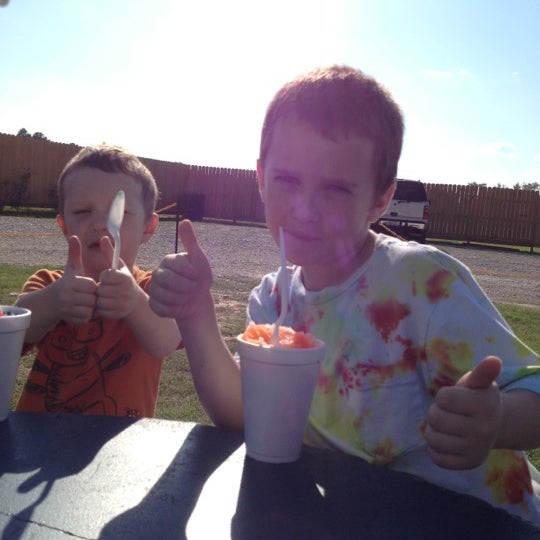 Photo taken at Buzzles Shaved Ice by Shantel A. on 10/1/2012
