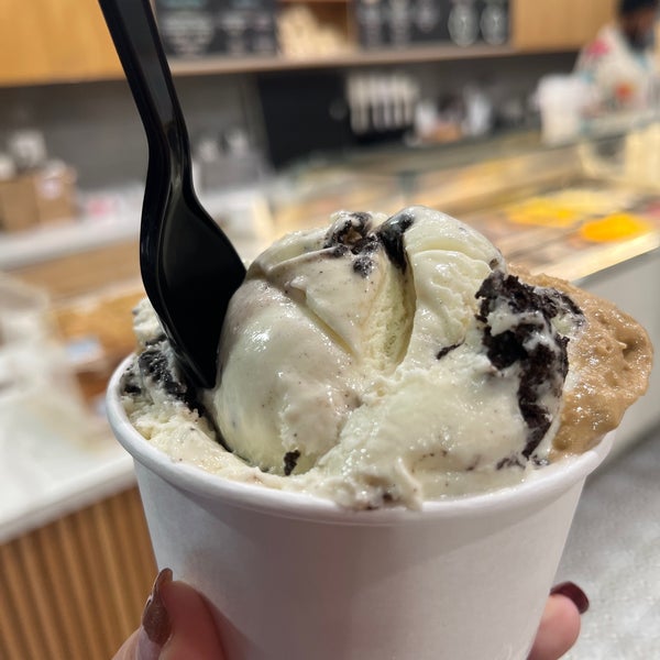 Foto tirada no(a) Mashti Malone Ice Cream por Shannon M. em 11/27/2023