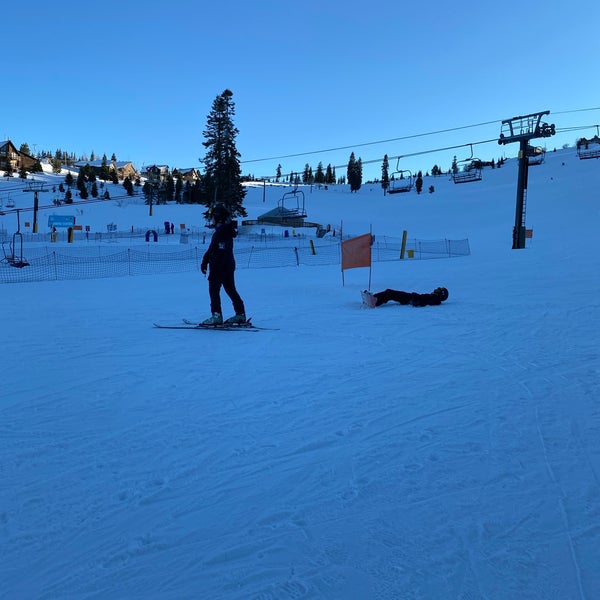 Das Foto wurde bei Tahoe Donner Ski Resort von Lena C. am 1/10/2022 aufgenommen