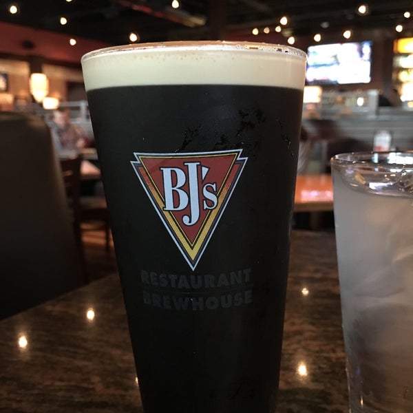 Photo taken at BJ&#39;s Restaurant &amp; Brewhouse by Lena C. on 11/9/2015