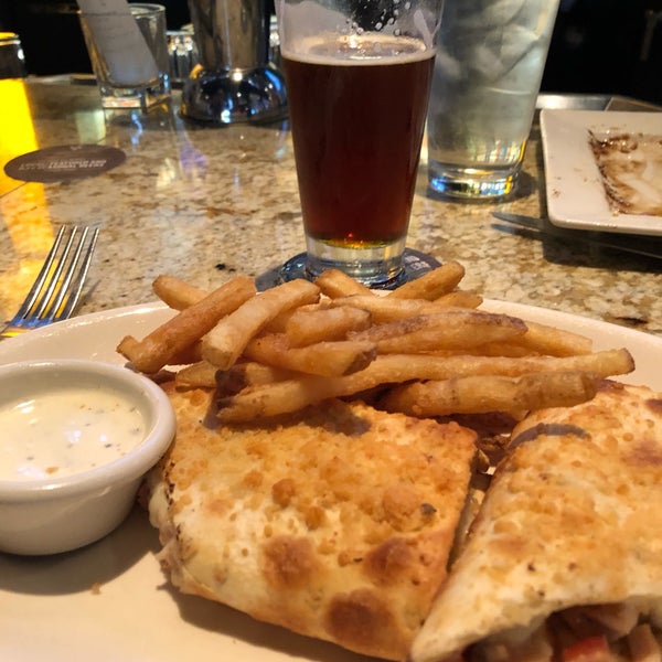 Photo taken at BJ&#39;s Restaurant &amp; Brewhouse by Lena C. on 5/1/2019