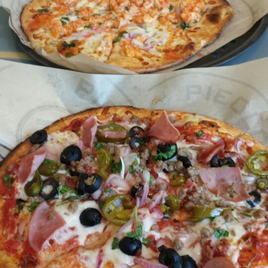9/15/2014 tarihinde Lena C.ziyaretçi tarafından Pieology Pizzeria'de çekilen fotoğraf