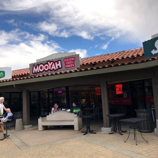 Photo taken at MOOYAH Burgers, Fries &amp; Shakes by Lena C. on 7/21/2019