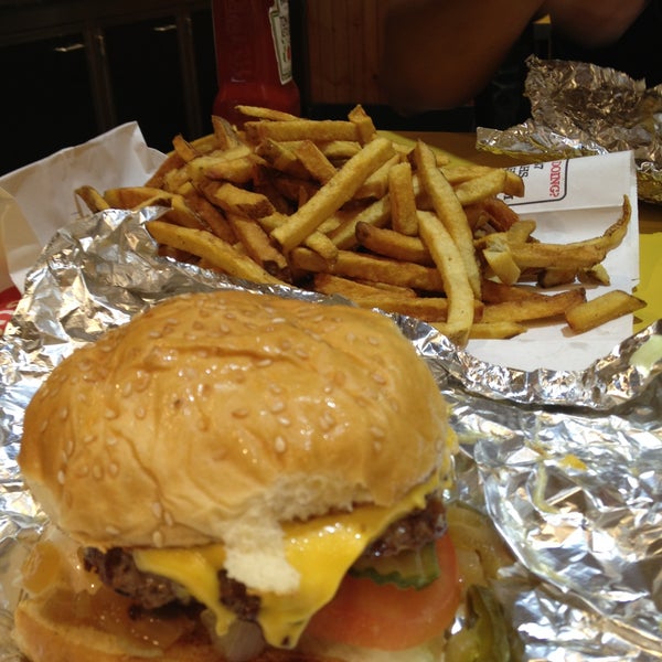 Photo taken at MOOYAH Burgers, Fries &amp; Shakes by Lena C. on 5/16/2013