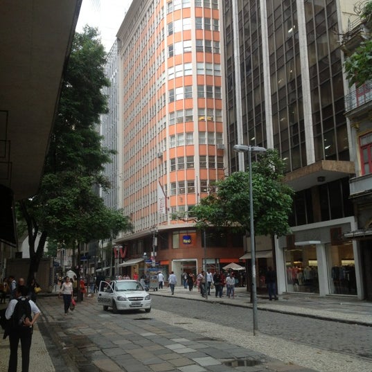 รูปภาพถ่ายที่ Shopping Vertical โดย Leandro P. เมื่อ 11/14/2012
