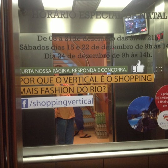 Photo taken at Shopping Vertical by Leandro P. on 11/26/2012