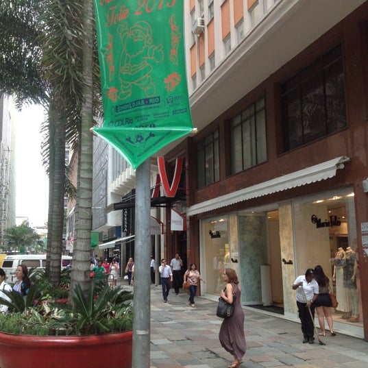 Foto tirada no(a) Shopping Vertical por Leandro P. em 11/21/2012