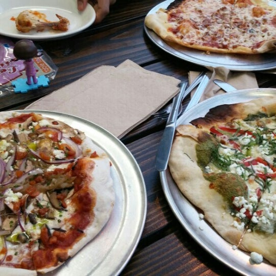 Das Foto wurde bei Pizza of Venice von Marcus am 5/9/2015 aufgenommen