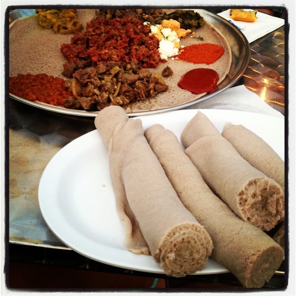 Foto tirada no(a) Etete Ethiopian Cuisine por Annie V. em 9/2/2013