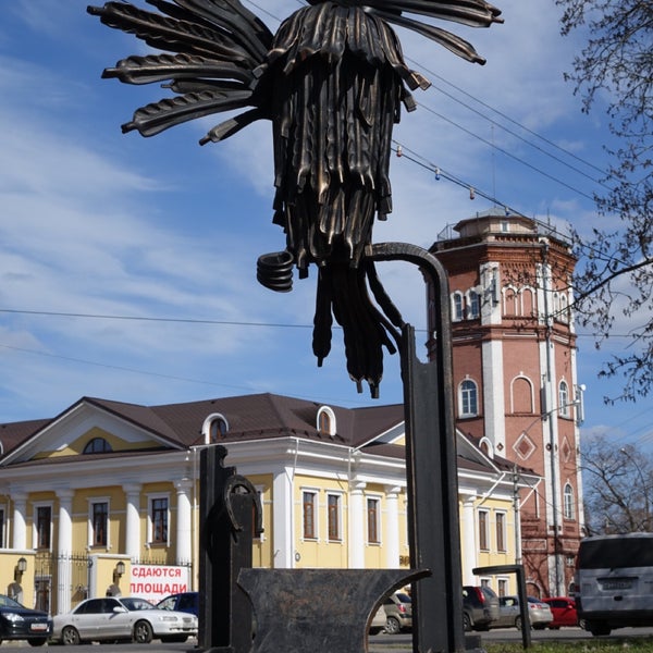 Памятник Птице Фото