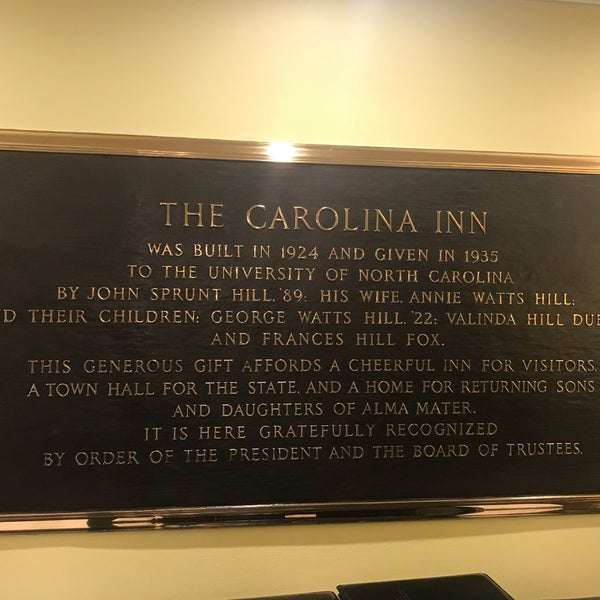 Foto diambil di The Carolina Inn oleh Marina P. pada 9/20/2017