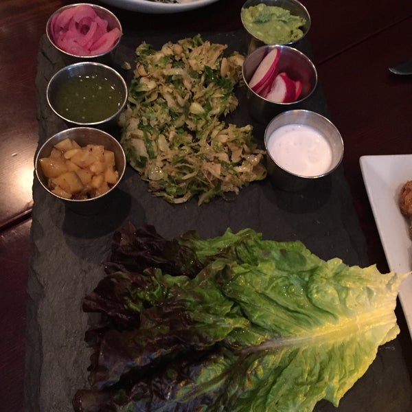 Foto tomada en Blossom Restaurant  por Iona L. el 6/18/2015