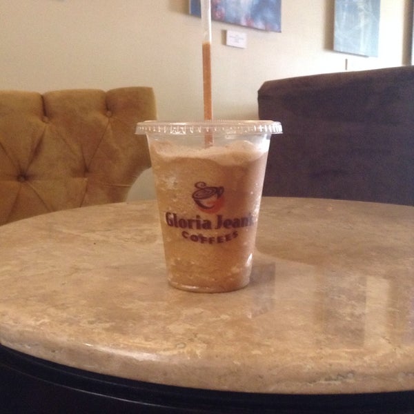 2/23/2014にRegina F.がGloria Jean&#39;s Coffeesで撮った写真