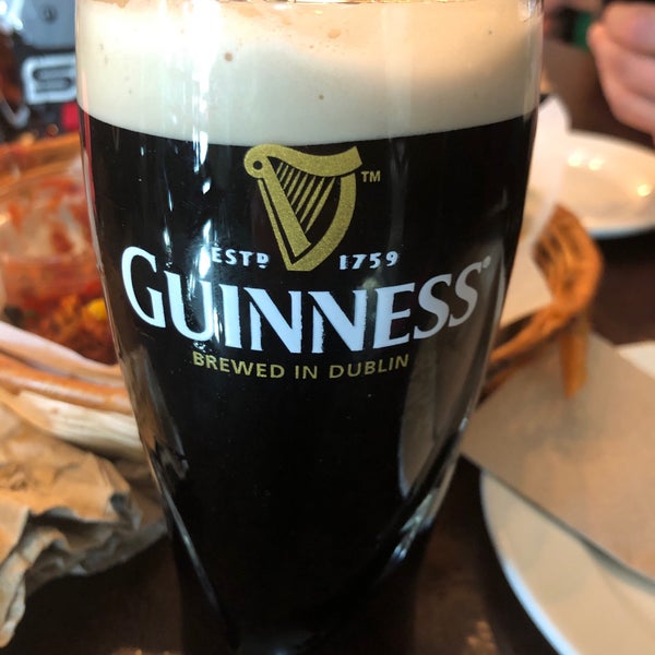 Photo taken at Dubh Linn Gate Irish Pub by Nikhil K. on 3/17/2019