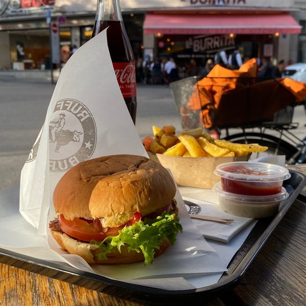 9/25/2021 tarihinde MOHAMMED A.ziyaretçi tarafından Ruff&#39;s Burger Marienplatz'de çekilen fotoğraf