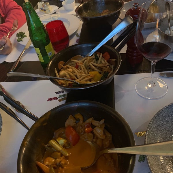 Das Foto wurde bei Restaurant Die Waid von 𝓕𝓘̇𝓛𝓘̇𝓩 . am 10/1/2019 aufgenommen