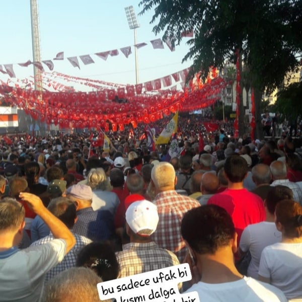 Foto scattata a Mersin Tevfik Sırrı Gür Stadı da Özgürrrr ✊. il 6/20/2018