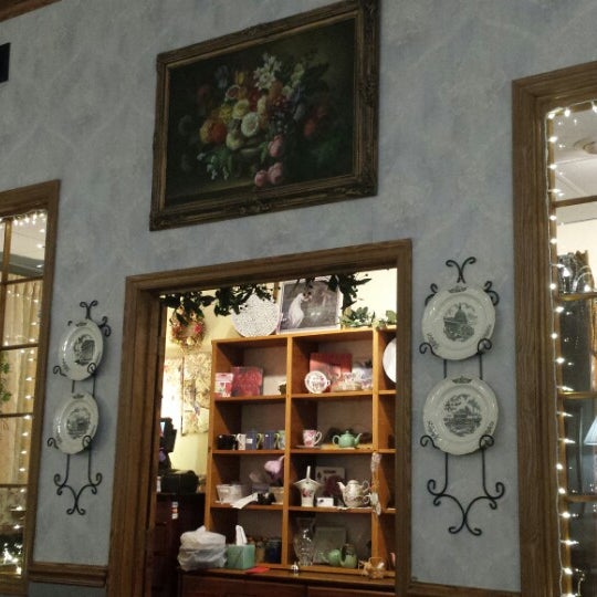 5/12/2014 tarihinde Tricia J.ziyaretçi tarafından Olde English Tea Room'de çekilen fotoğraf