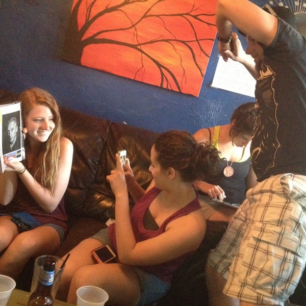 Foto diambil di The 806 Coffee + Lounge oleh Shelly P. pada 5/17/2013
