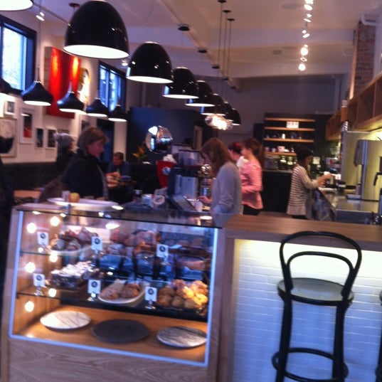11/12/2012 tarihinde Tanya S.ziyaretçi tarafından Analog Coffee'de çekilen fotoğraf