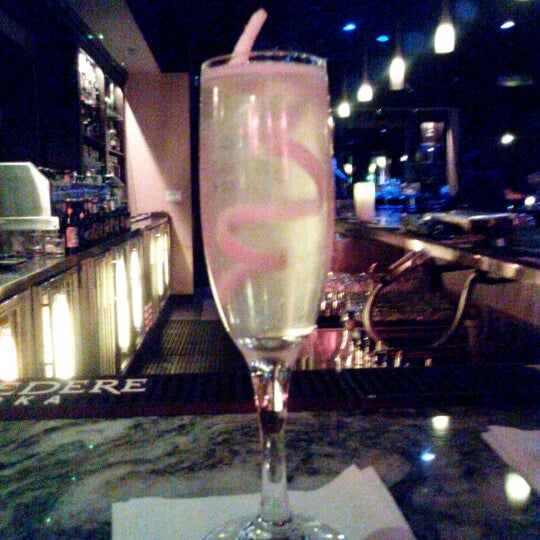Foto tirada no(a) Crescendos Piano Bar por Mickey H. em 11/28/2012