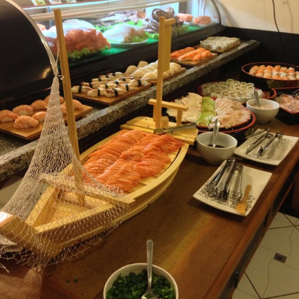 Pra não ficar duvidas quanto à qualidade e QUANTIDADE de sushis e sashimis disponíveis no buffet... Venham conferir!