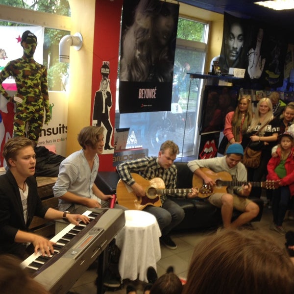 Photo taken at RANDOMS Music Store by Margarita on 5/28/2014