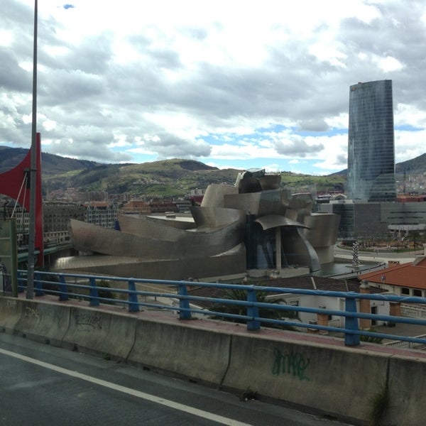 3/11/2013에 Kemal Onur G.님이 Hotel Mercure Bilbao Jardines de Albia에서 찍은 사진
