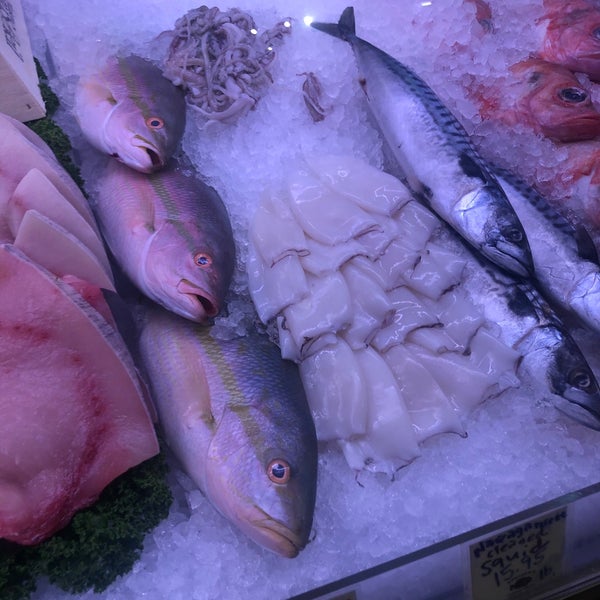 Foto tomada en Monahan&#39;s Seafood Market  por louda b. el 4/17/2020