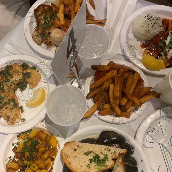 รูปภาพถ่ายที่ Monahan&#39;s Seafood Market โดย louda b. เมื่อ 12/2/2019