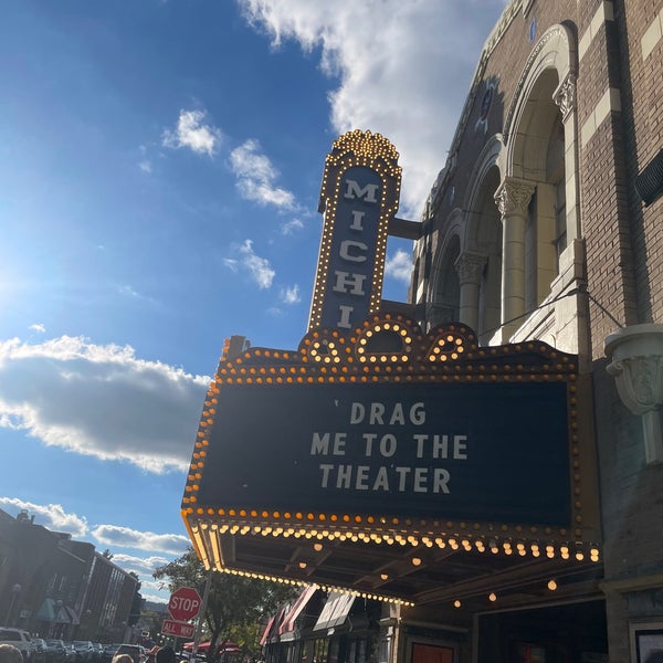 รูปภาพถ่ายที่ Michigan Theater โดย louda b. เมื่อ 9/29/2022