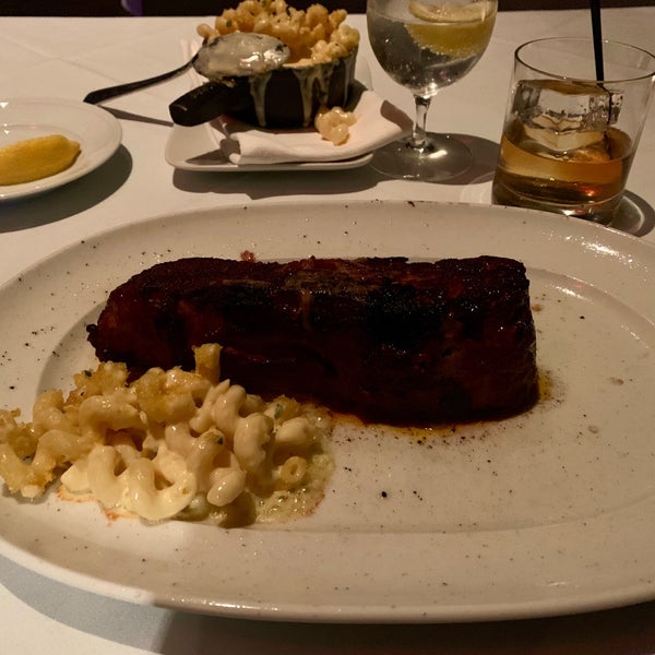 Foto tomada en Dominick&#39;s Steakhouse  por NGC el 7/8/2019