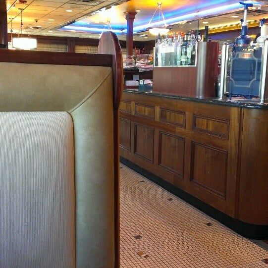 3/5/2013 tarihinde Olga S.ziyaretçi tarafından Malibu Diner'de çekilen fotoğraf