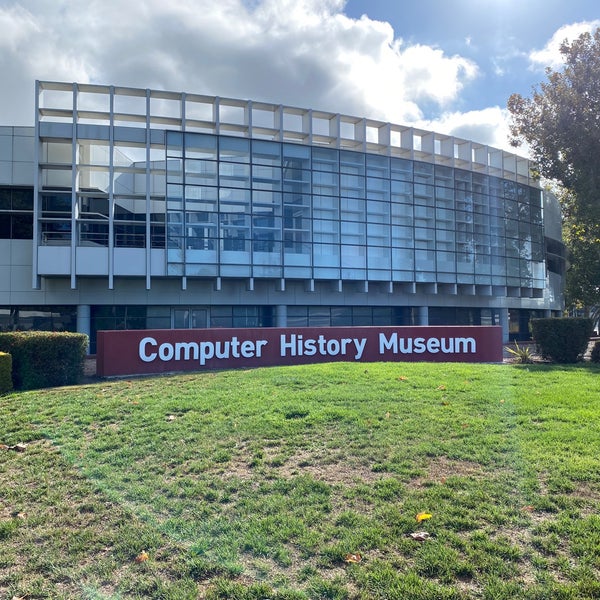Foto tirada no(a) Computer History Museum por hideo54 em 9/4/2023